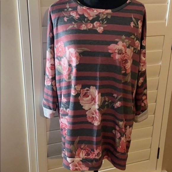 tee for the soul Tops - Tee for the Soul Gray & Rose Color